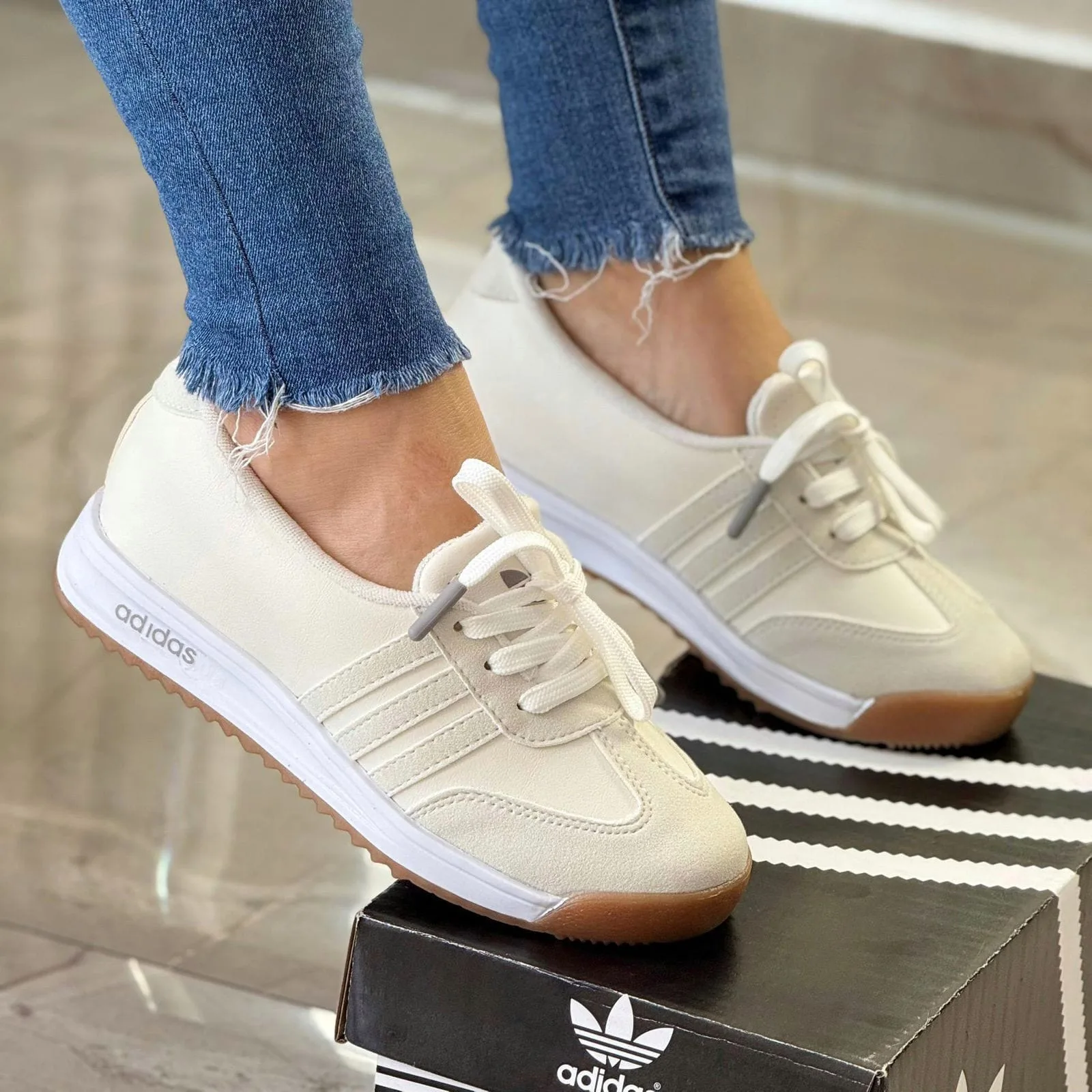 Baleta Adidas Cordon Beige imagen 1