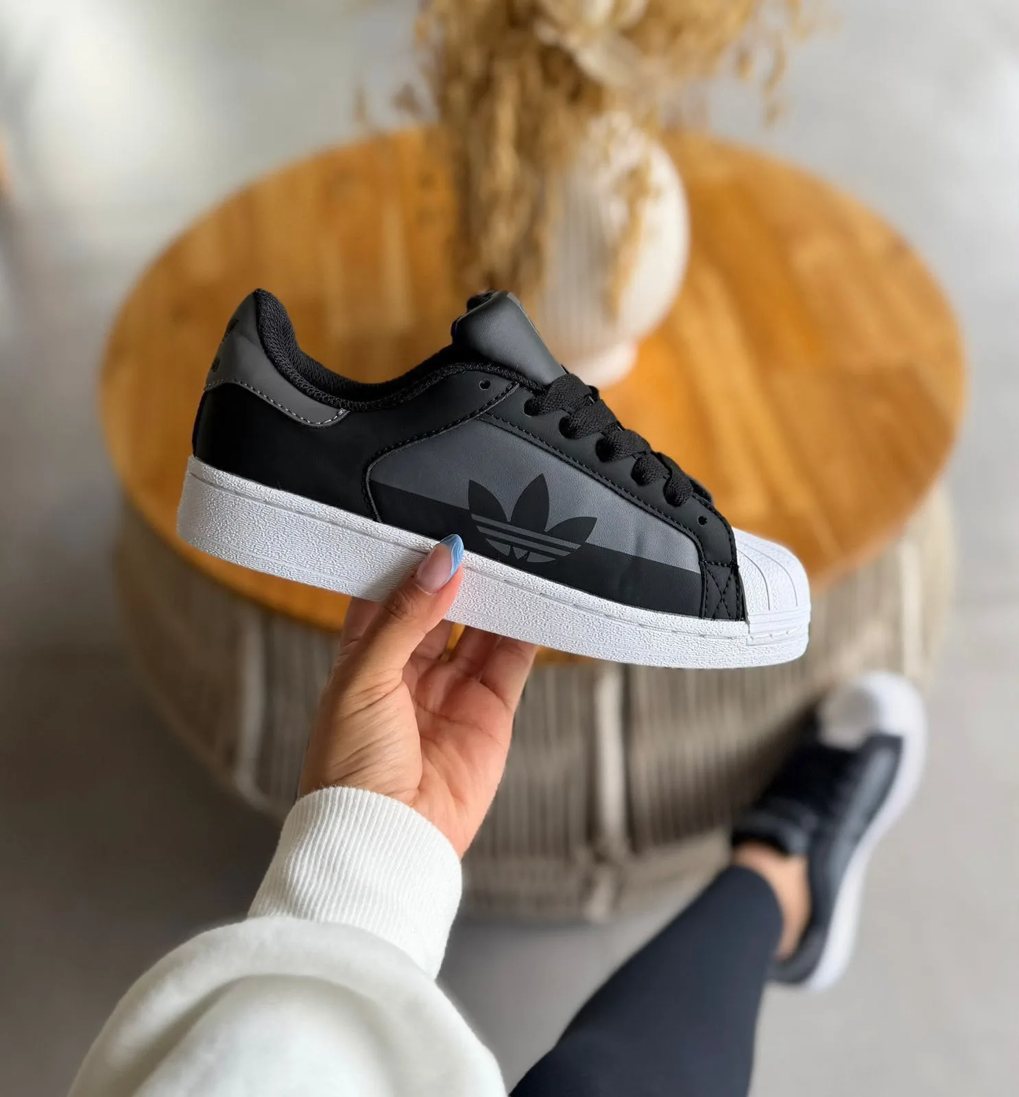 Tenis P0168 Adidas super STAR unisex. imagen 2