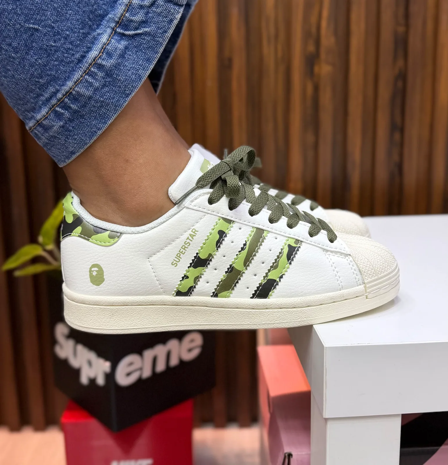 Tenis P0085 Adidas super star para mujer. imagen 3