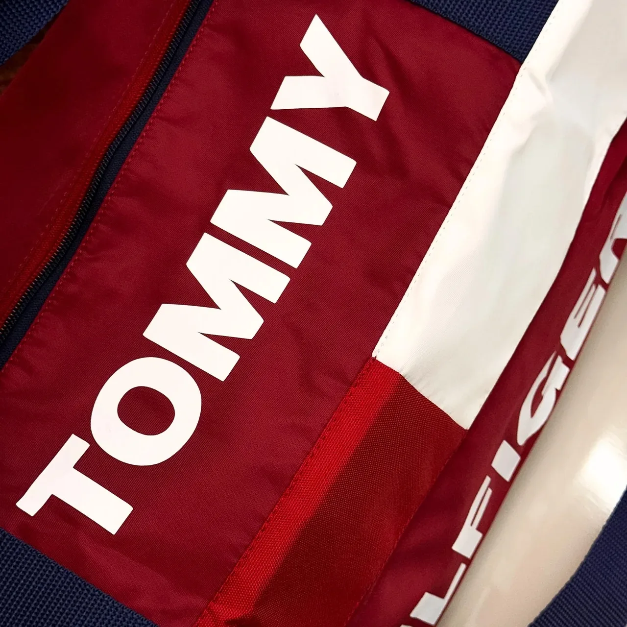 *⚪🔴MALETIN TOMMY MEDIANO🔴⚪* imagen 3