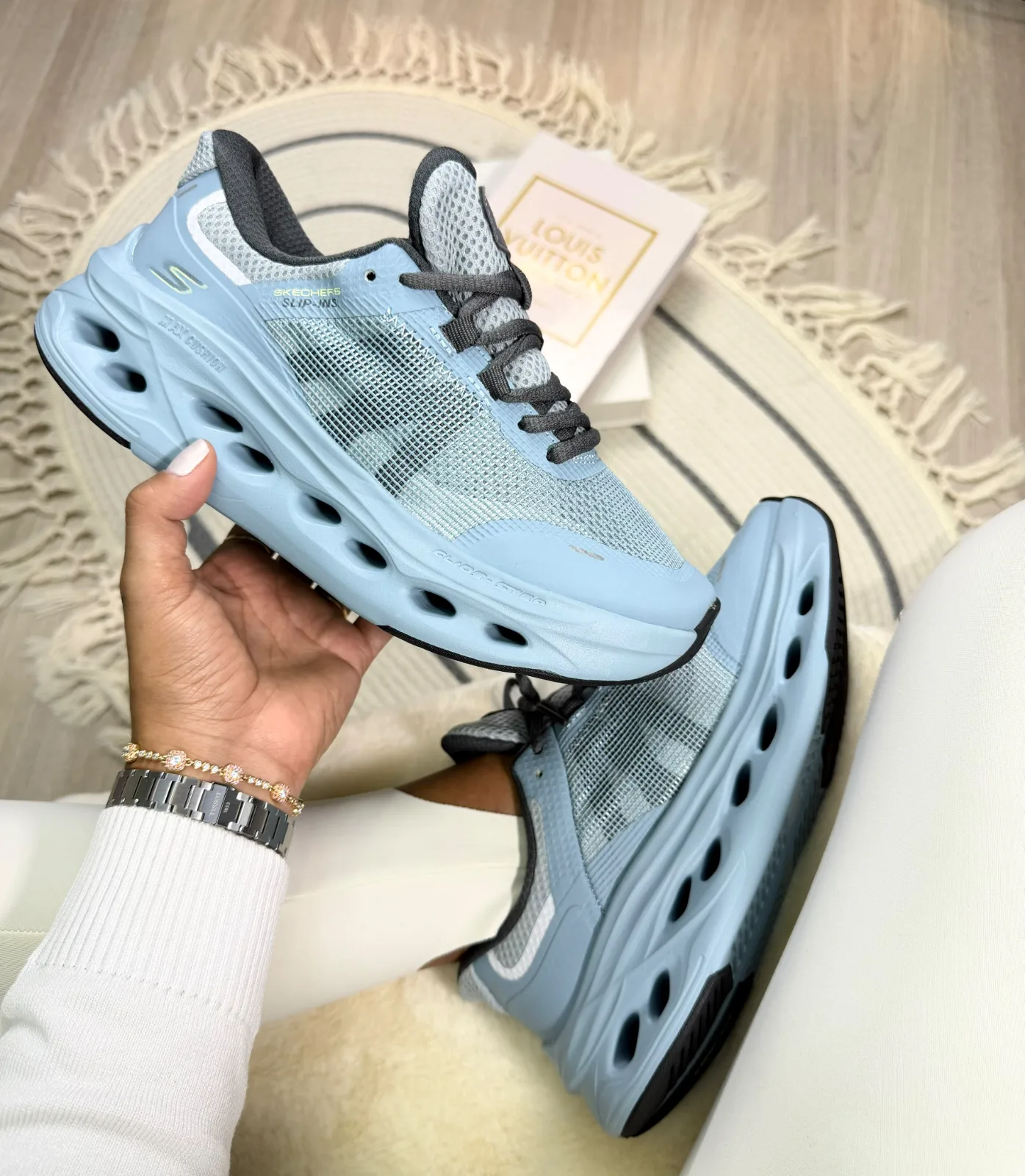 Tenis P0165 Skecher SLIP para mujer.