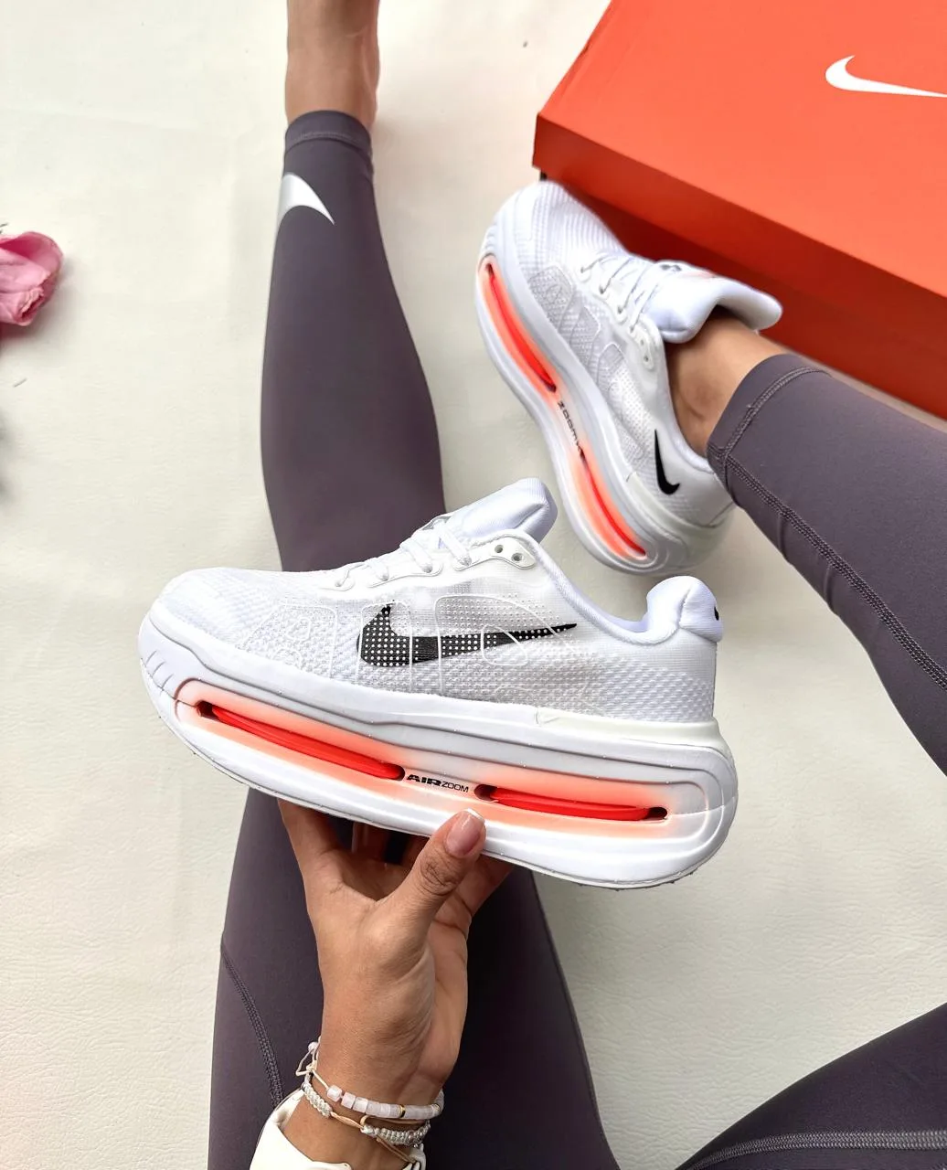 Tenis P0116 Nike vomero para mujer.