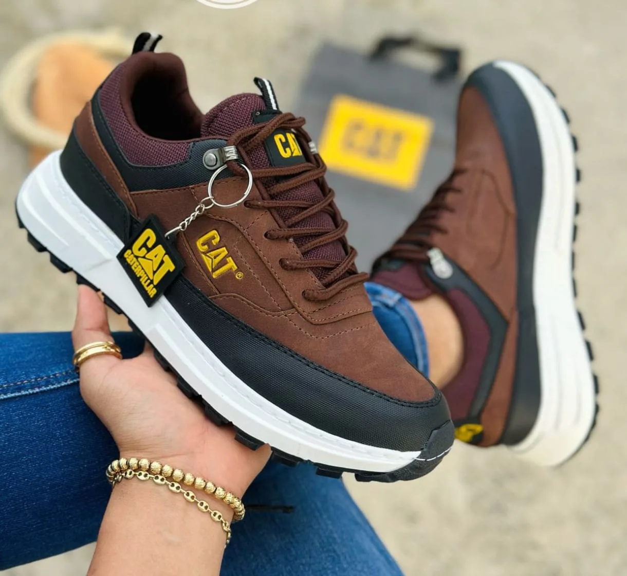 Tenis Cat Casual Marron Caballero imagen 2